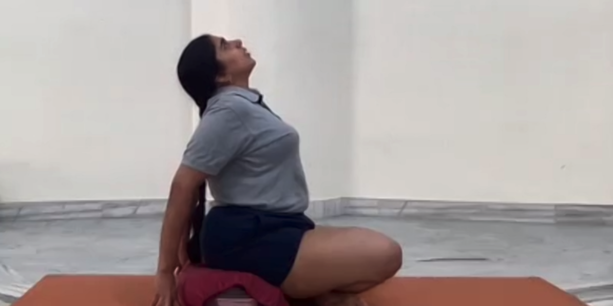 0b Abhi_svastikasana_concave*